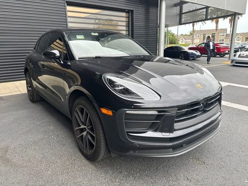 Certified 2024 Porsche Macan AWD/4WD image 4