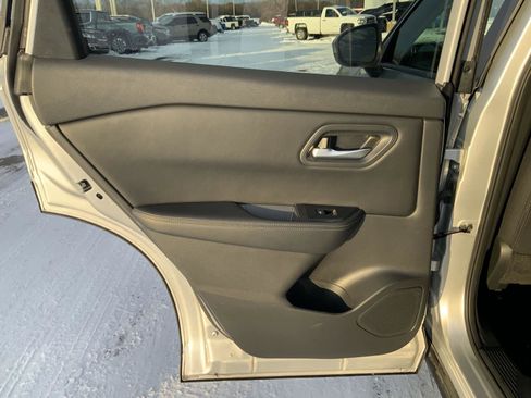 Used 2024 Nissan Rogue SV image 50