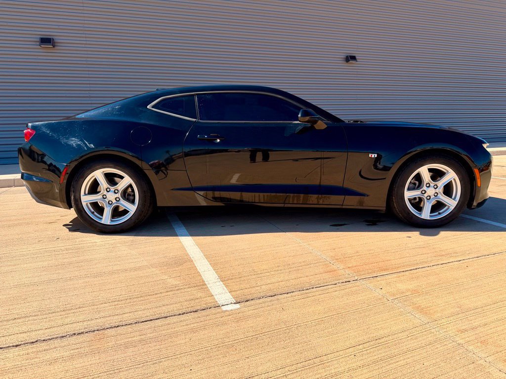 Used 2022 Chevrolet Camaro LT RWD image 4