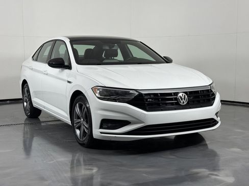 Used 2020 Volkswagen Jetta R-Line w/ R-Line Cold Weather Package FWD image 3