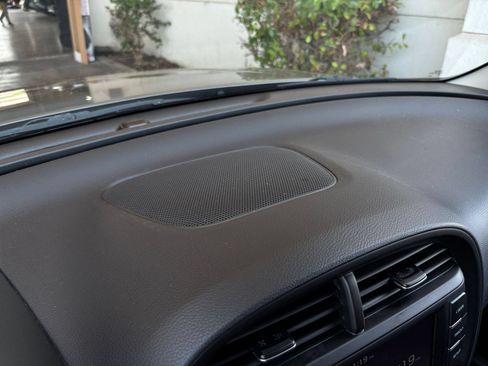 Used 2025 Kia Soul LX w/ LX Technology Package FWD image 17