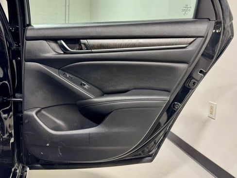 Used 2020 Honda Accord Touring image 32