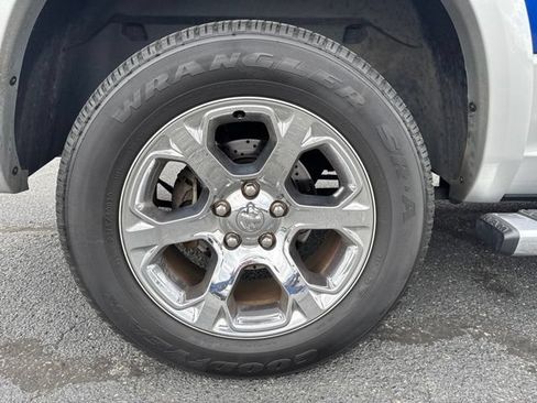 Used 2016 RAM 1500 Laramie w/ Convenience Group AWD/4WD image 4