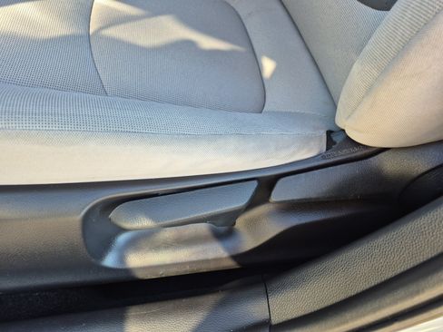 Used 2022 Toyota Corolla LE FWD image 13