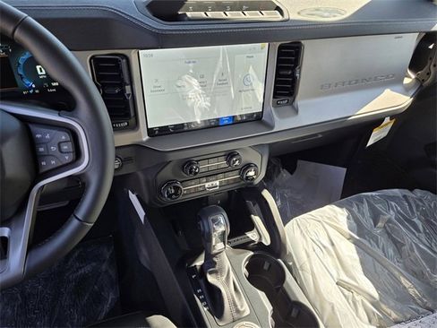 New 2025 Ford Bronco Outer Banks w/ Sasquatch Package image 19