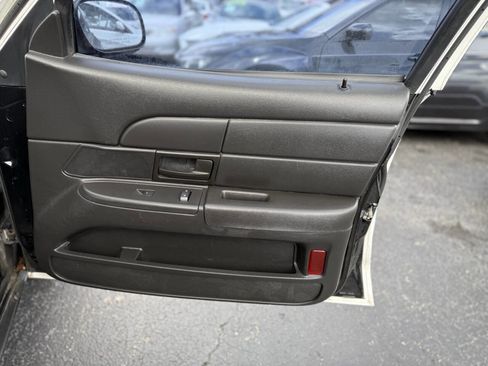 Used 2009 Ford Crown Victoria Police Interceptor image 15