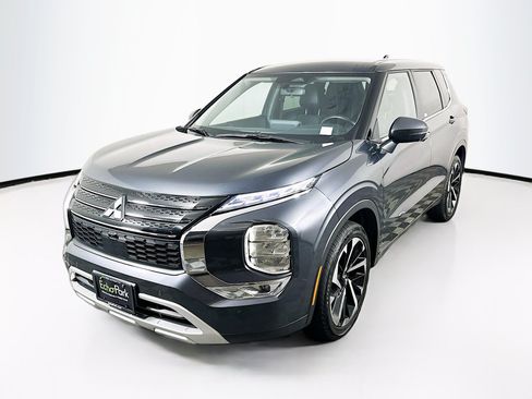 Used 2024 Mitsubishi Outlander SE FWD image 3
