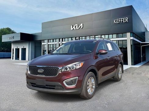 Certified 2017 Kia Sorento FWD image 4