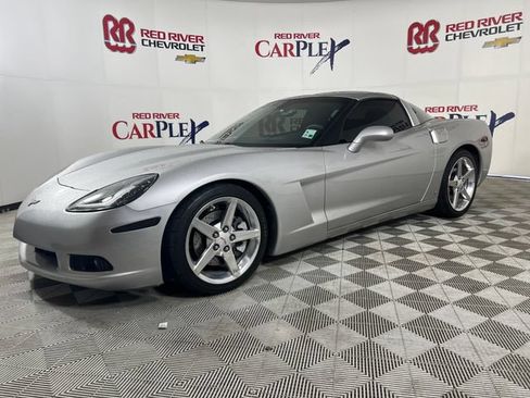 Used 2007 Chevrolet Corvette Coupe w/ Preferred Equipment Group RWD image 3