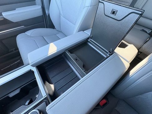 Used 2024 Toyota Sequoia Limited image 30