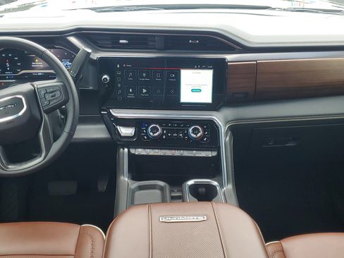 Used 2025 GMC Sierra 3500 Denali Ultimate image 16