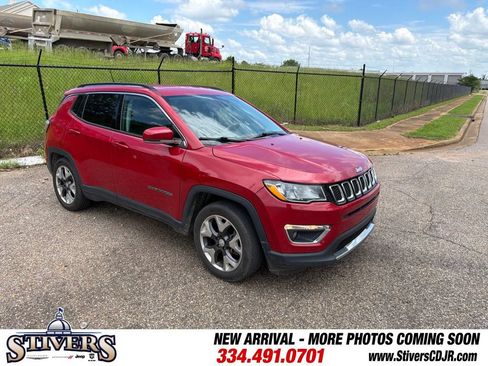 Used 2019 Jeep Compass Limited FWD image 1