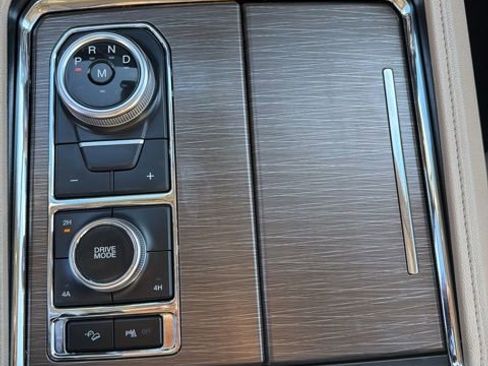 Used 2024 Ford Expedition Limited image 24
