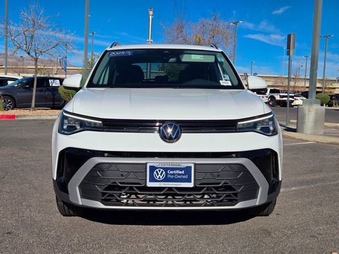 Certified 2025 Volkswagen Taos SE w/ Panoramic Sunroof Package FWD image 6