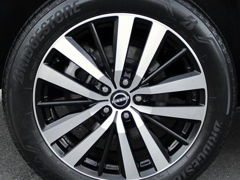 Certified 2023 Nissan Pathfinder Platinum image 12