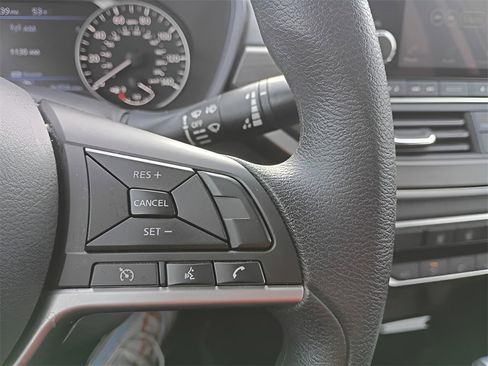 Used 2024 Nissan Altima 2.5 SV image 20