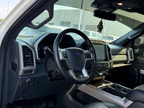 Used 2022 Ford F250 Lariat w/ Lariat Value Package AWD/4WD image 4