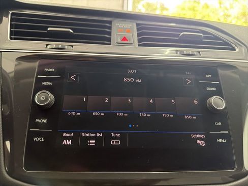 Used 2018 Volkswagen Tiguan SE FWD image 36