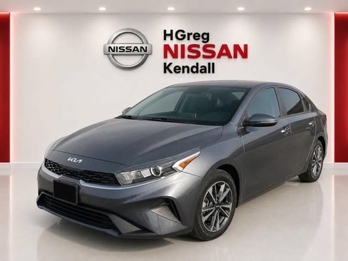 Used 2024 Kia Forte LXS w/ LXS Technology Package FWD image 2