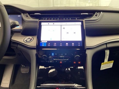 New 2025 Jeep Grand Cherokee Limited w/ Luxury Tech Group II image 10