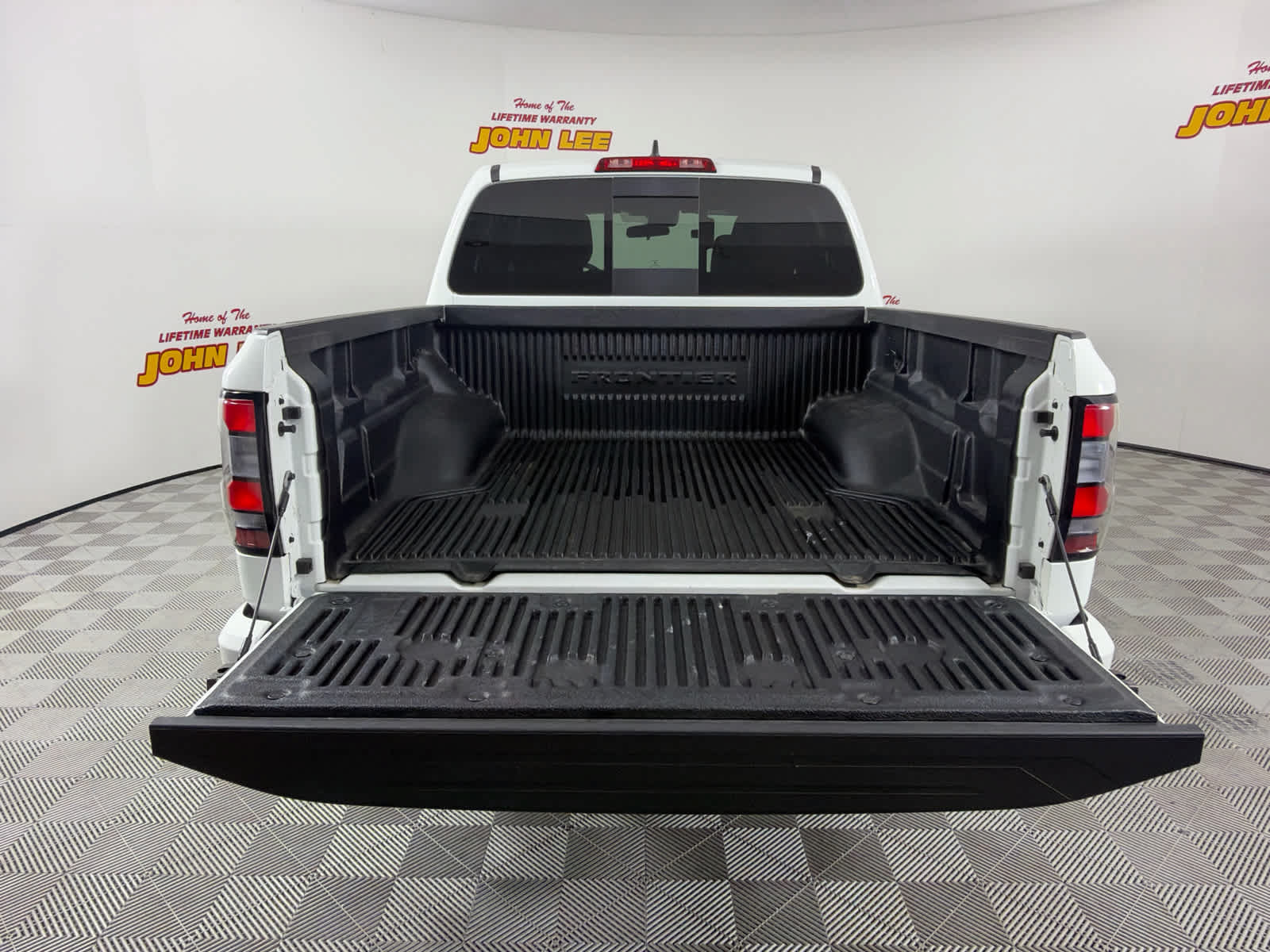 Certified 2025 Nissan Frontier PRO-4X AWD/4WD image 5