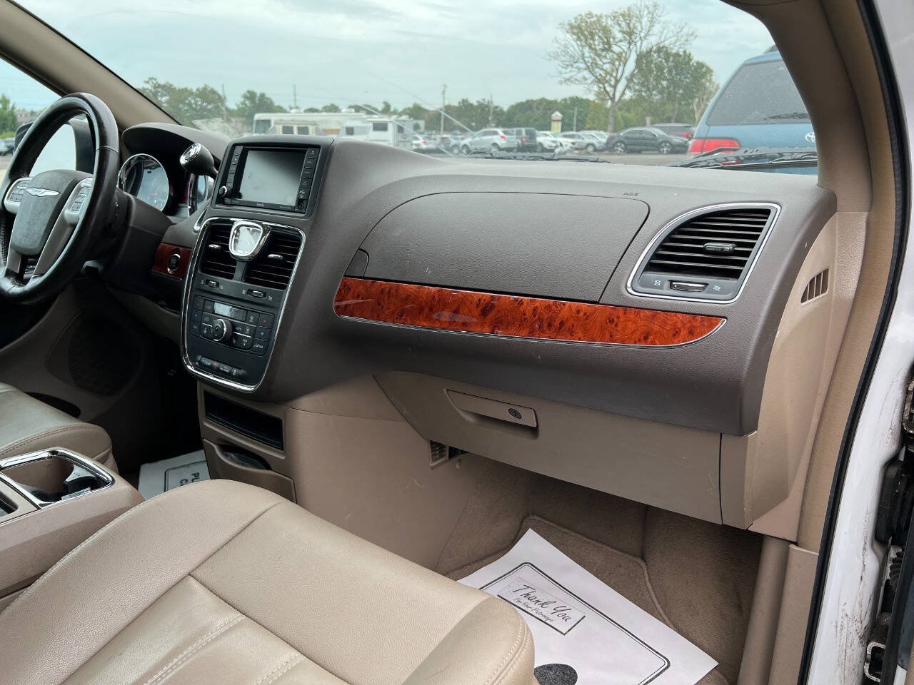 Used 2015 Chrysler Town & Country Touring w/ Driver Convenience Group FWD image 5