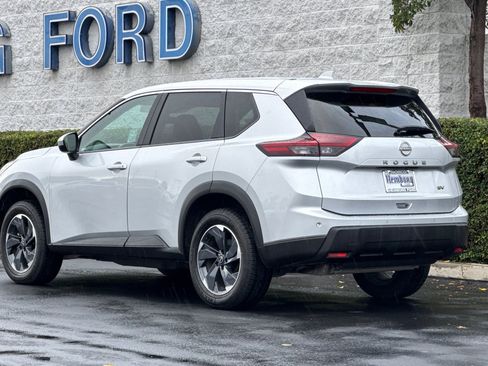 Used 2024 Nissan Rogue SV image 6