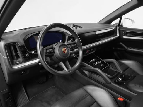 Certified 2024 Porsche Cayenne Coupe AWD/4WD image 4