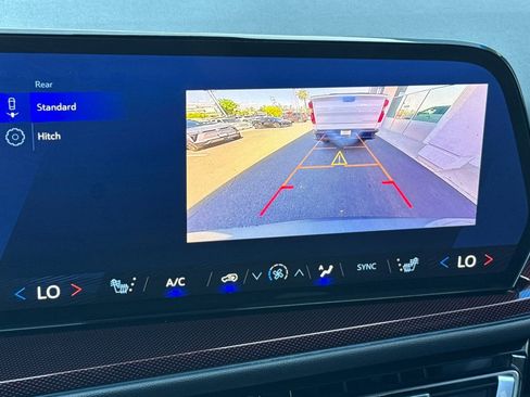 Used 2025 Chevrolet Traverse Z71 image 29