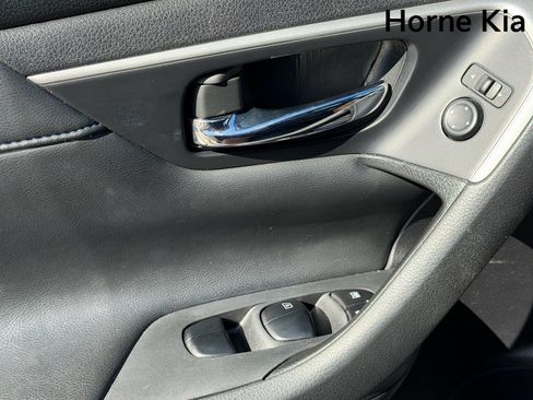 Used 2018 Nissan Altima 2.5 SR w/ Interior Lighting Package image 13