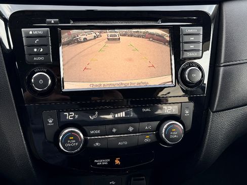 Used 2018 Nissan Rogue SV image 15