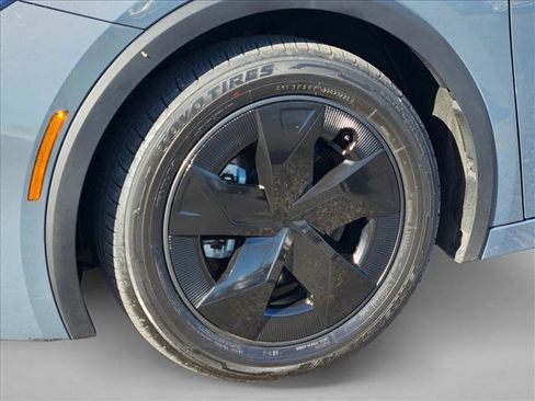 Used 2024 Toyota Prius LE image 21