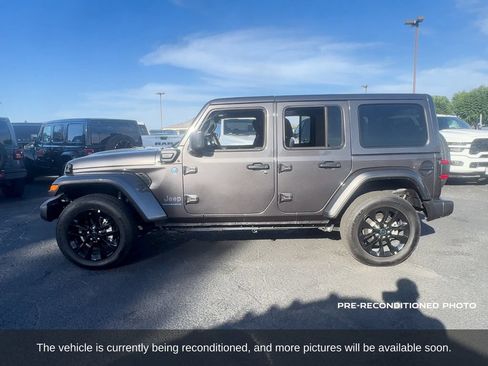 Used 2025 Jeep Wrangler Unlimited Sahara w/ Safety Group AWD/4WD image 2