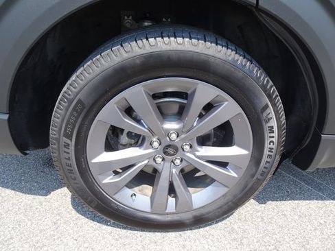Used 2022 Ford Explorer XLT w/ Equipment Group 202A RWD image 34