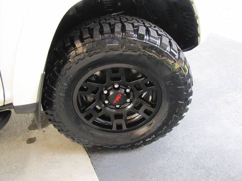 Used 2019 Toyota 4Runner SR5 Premium AWD/4WD image 25