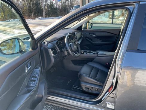 Used 2023 Nissan Rogue SV w/ SV Premium Package image 14