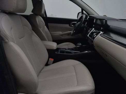 Used 2022 Kia Sorento S FWD image 21