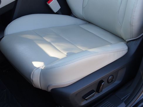 Used 2023 Nissan Rogue SL FWD image 19