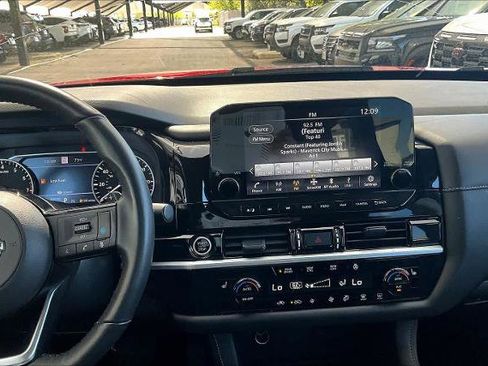 Certified 2024 Nissan Pathfinder SL image 6