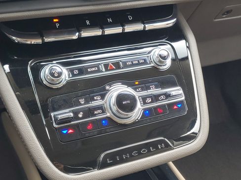 Certified 2022 Lincoln Corsair AWD w/ Premium Package image 18