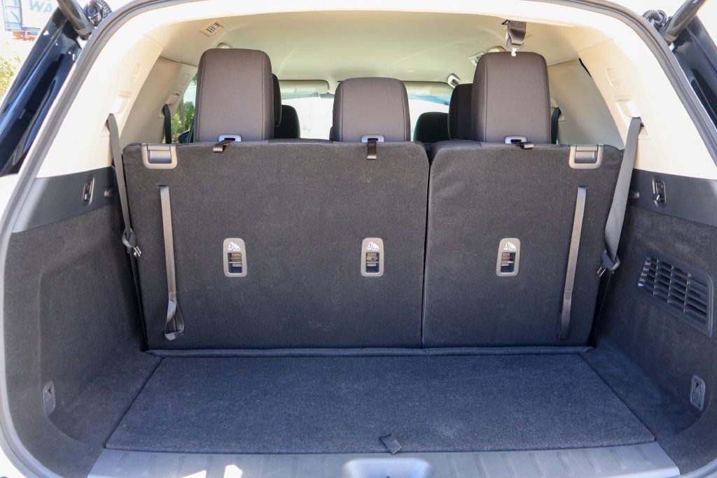 Used 2025 Nissan Pathfinder SV FWD image 29