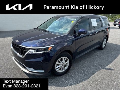 Used 2024 Kia Carnival LX FWD image 1