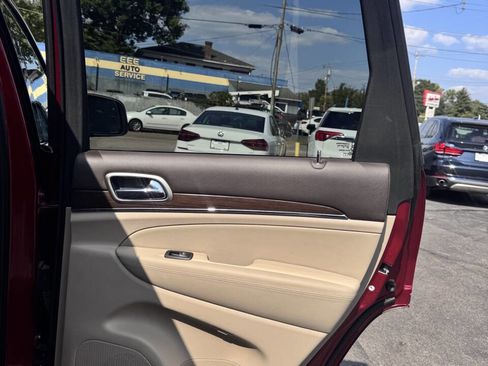 Used 2015 Jeep Grand Cherokee Overland w/ Advanced Technology Group image 20