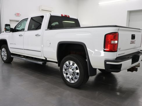 Used 2016 GMC Sierra 2500 Denali w/ Duramax Plus Package AWD/4WD image 6