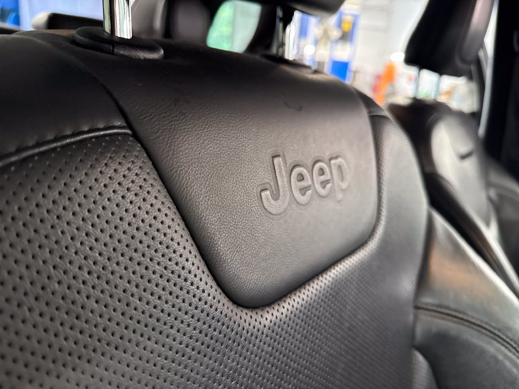 Used 2020 Jeep Cherokee Limited FWD image 31