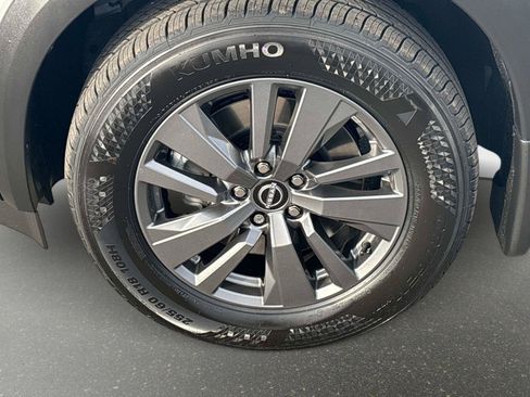 New 2025 Nissan Pathfinder SV image 9