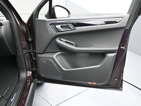 Certified 2026 Porsche Macan AWD/4WD image 29