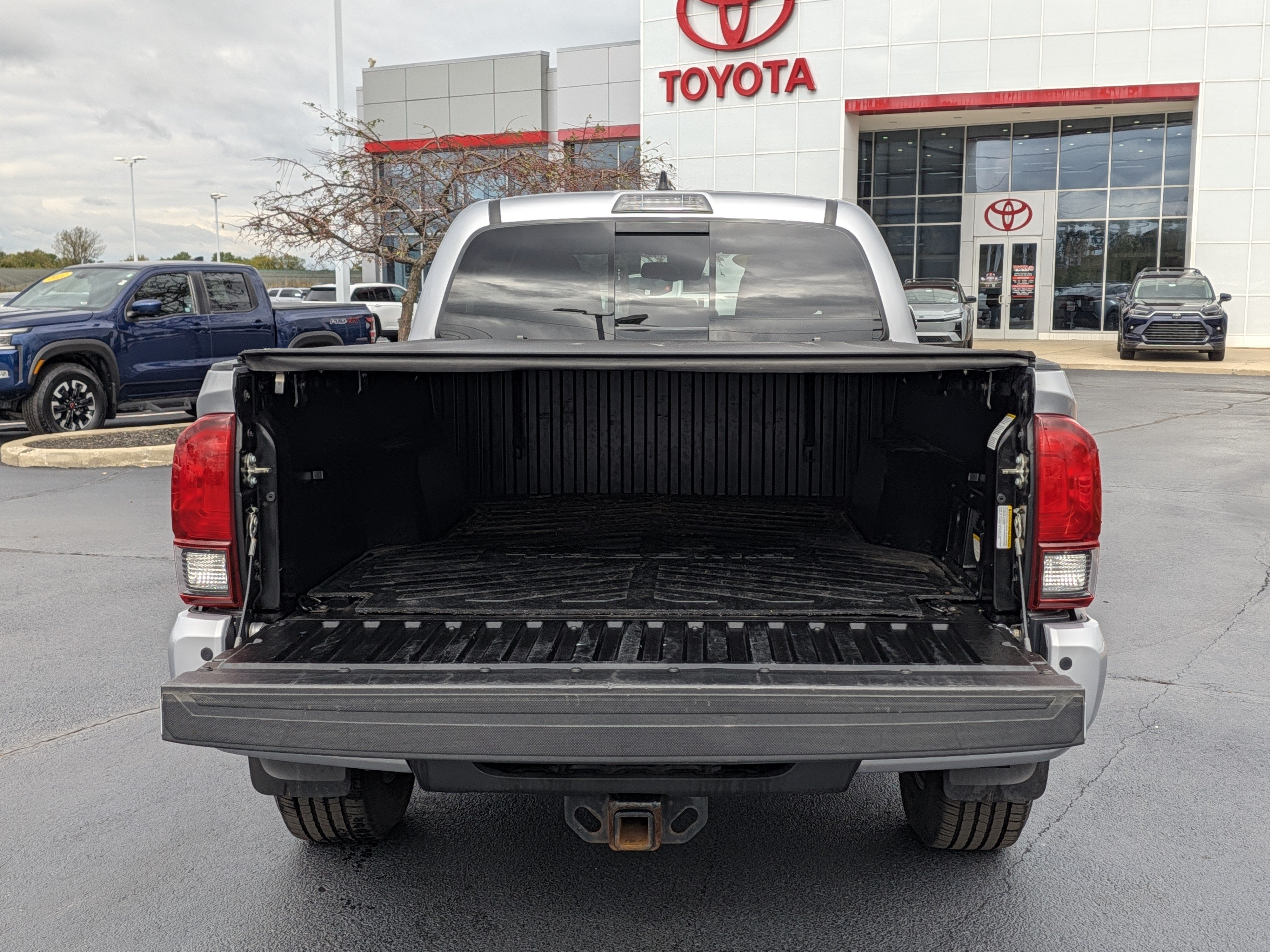 Used 2019 Toyota Tacoma TRD Sport w/ Technology Package AWD/4WD image 8
