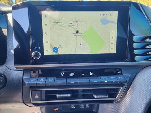 Used 2025 Toyota Camry SE image 30