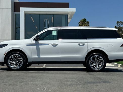 New 2026 Lincoln Navigator L Reserve AWD/4WD image 6